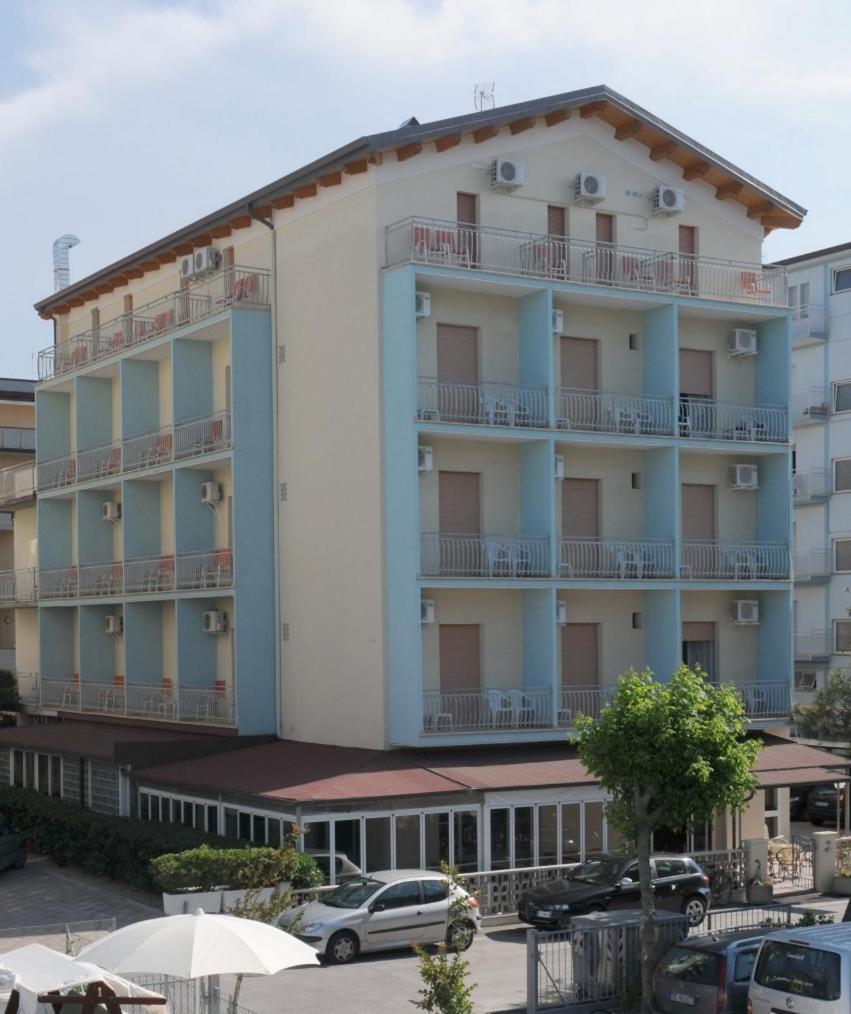 Hotel Saint Tropez Spa & Restaurant Лидо ди Савио Екстериор снимка