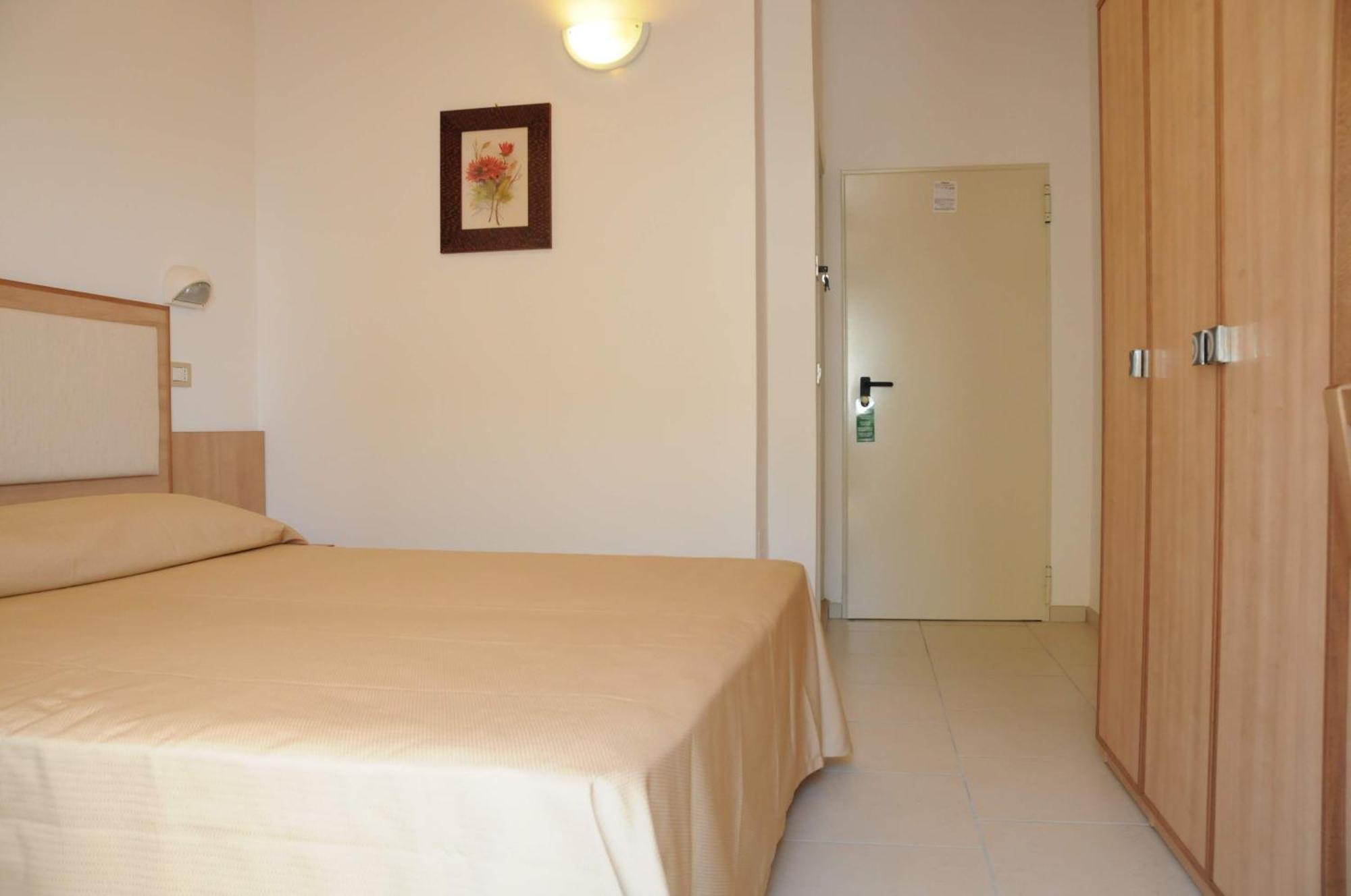 Hotel Saint Tropez Spa & Restaurant Лидо ди Савио Стая снимка
