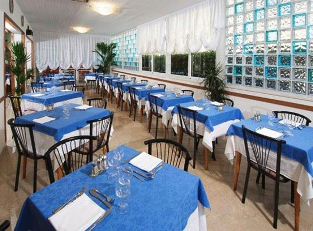 Hotel Saint Tropez Spa & Restaurant Лидо ди Савио Екстериор снимка