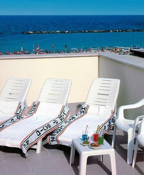 Hotel Saint Tropez Spa & Restaurant Лидо ди Савио Екстериор снимка