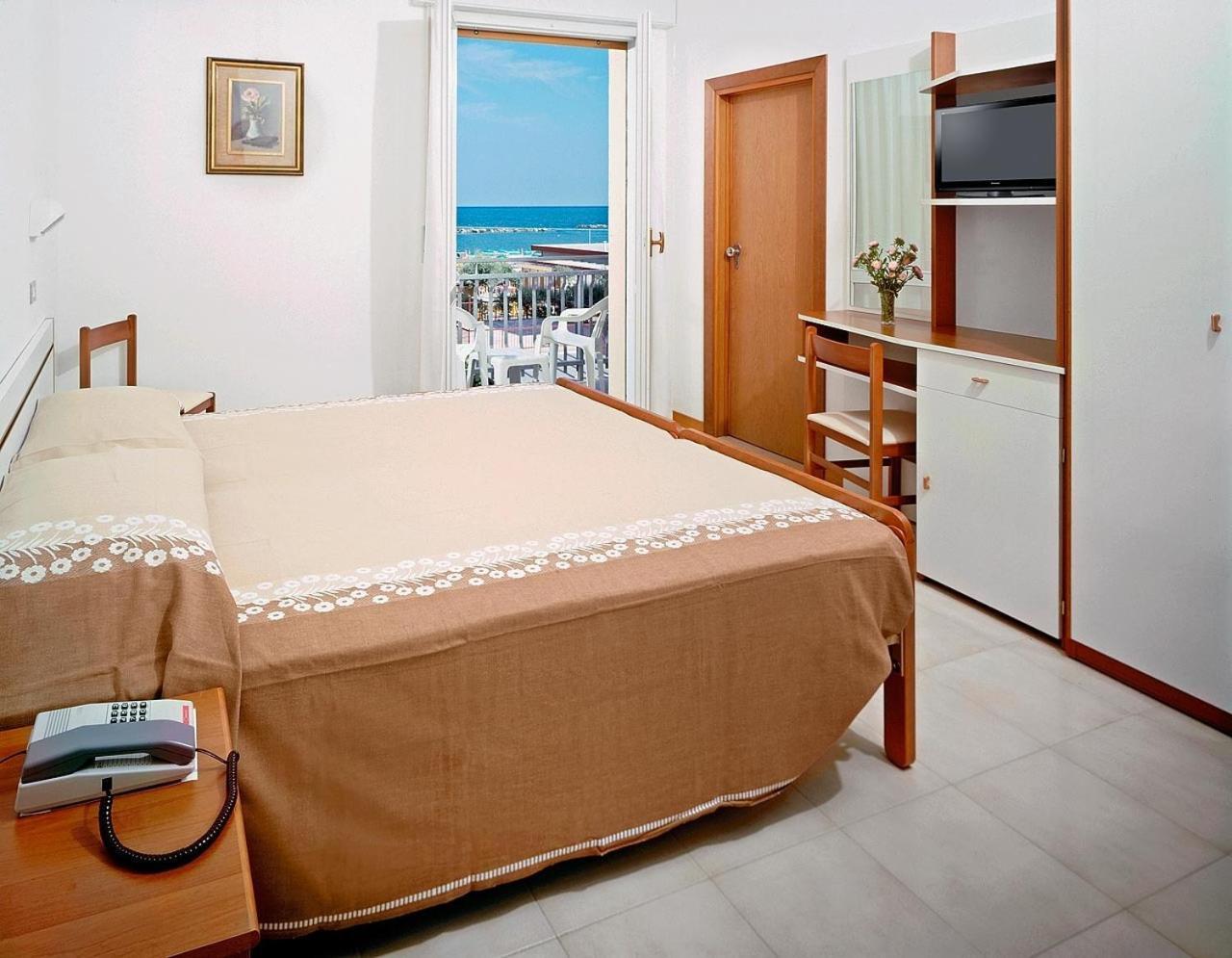 Hotel Saint Tropez Spa & Restaurant Лидо ди Савио Екстериор снимка