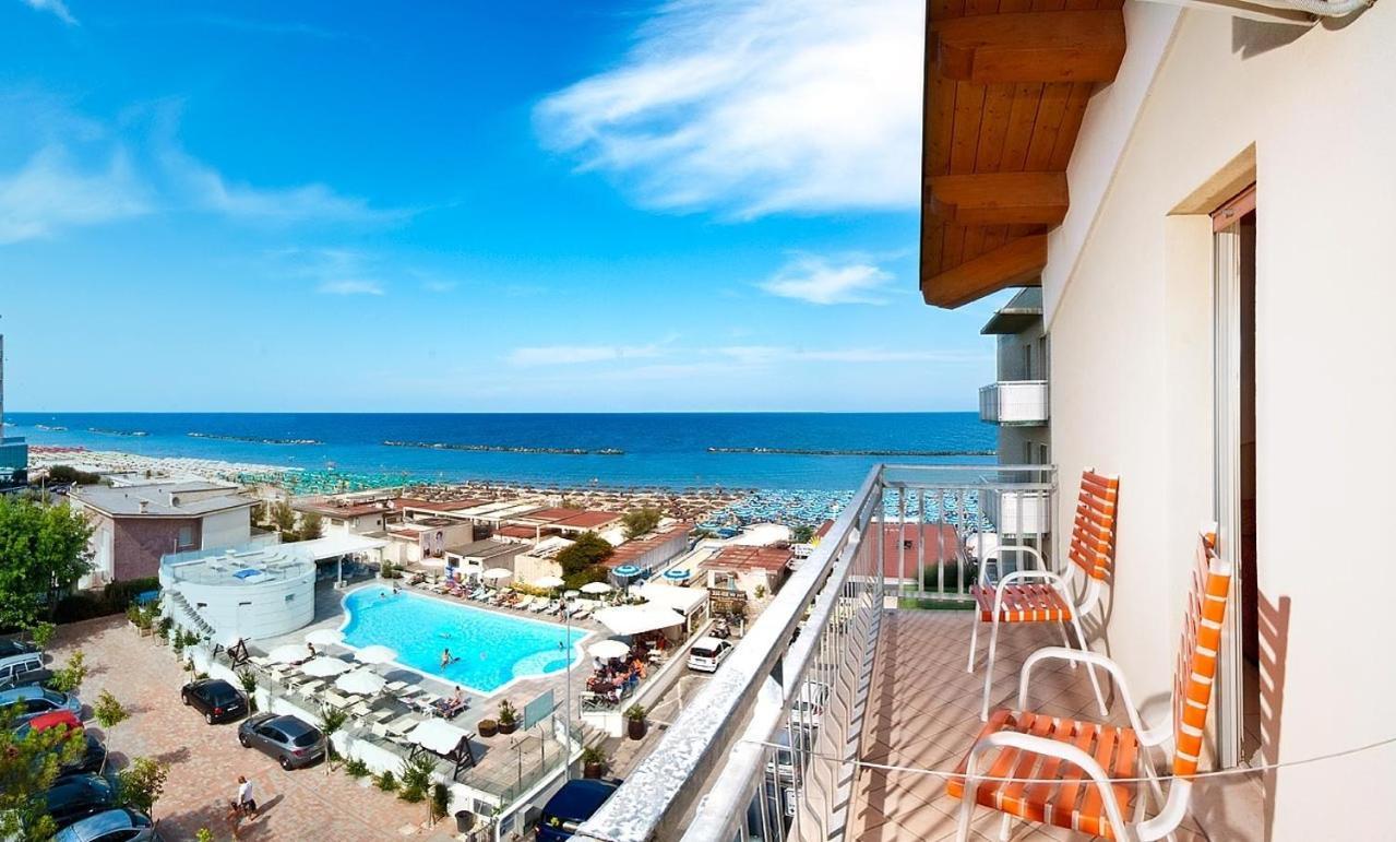 Hotel Saint Tropez Spa & Restaurant Лидо ди Савио Стая снимка