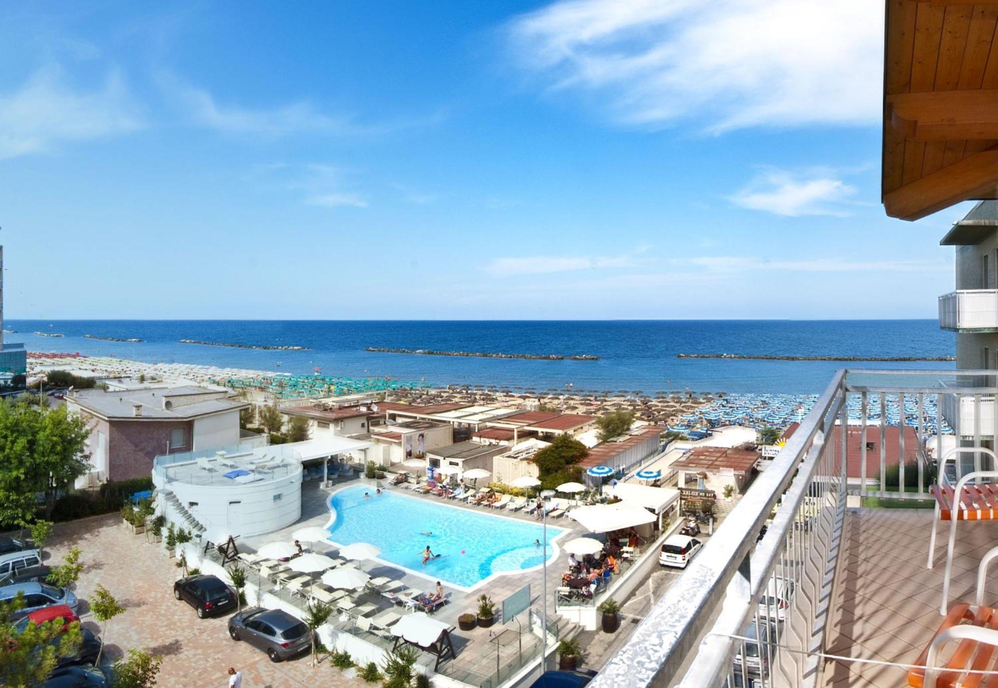 Hotel Saint Tropez Spa & Restaurant Лидо ди Савио Екстериор снимка