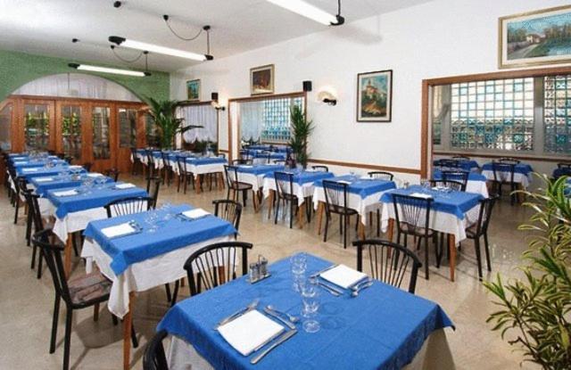 Hotel Saint Tropez Spa & Restaurant Лидо ди Савио Екстериор снимка